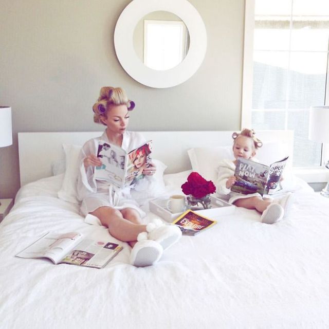 Веселе подружжя створює сімейні фото, які викликають усмішку - фото 249230