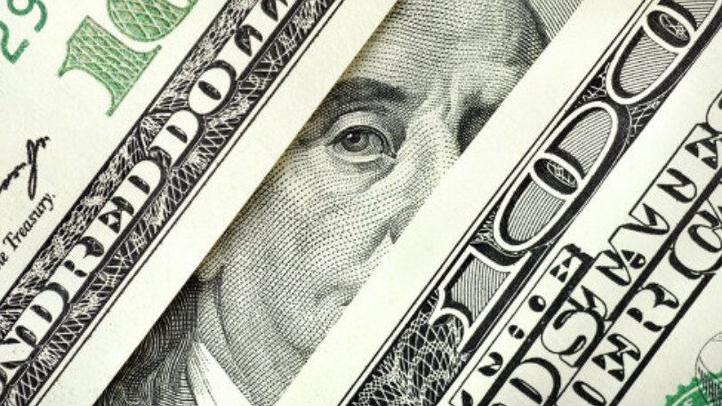 Курс валют: гривня продовжує зростати