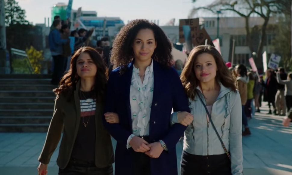 Всі жінки – відьми: перший трейлер перезапуску відомого серіалу