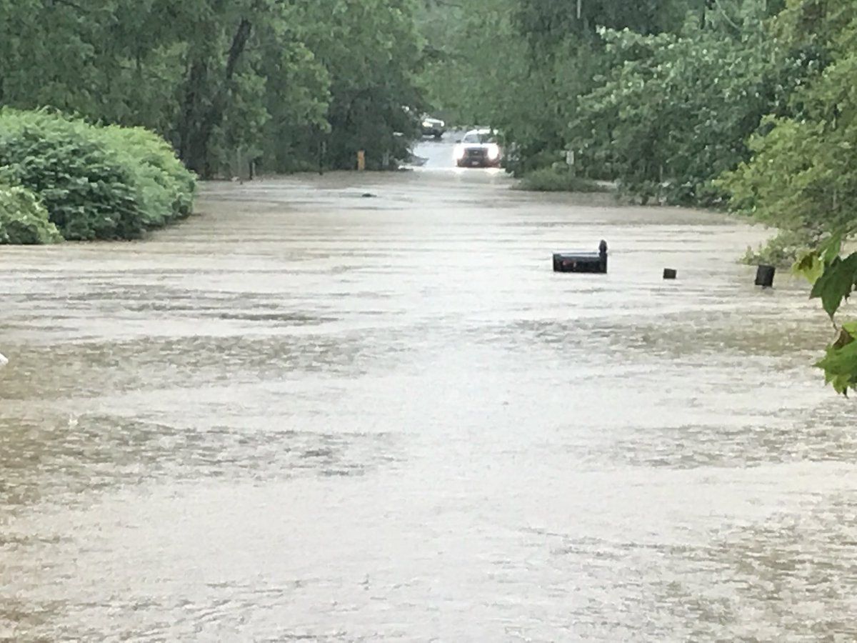 Дощ затопив американське містечко у Меріленді: репортаж з мережі