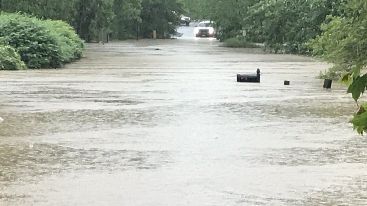 Дощ затопив американське містечко у Меріленді: репортаж з мережі - фото 1