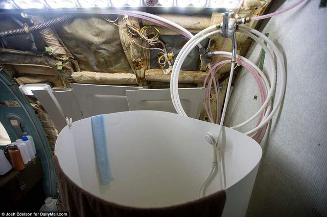 Американець перетворив старий літак на ідеальне житло- фото 249560