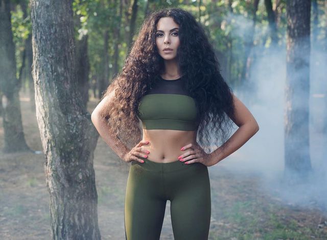 Настя займається спортом - фото 245142