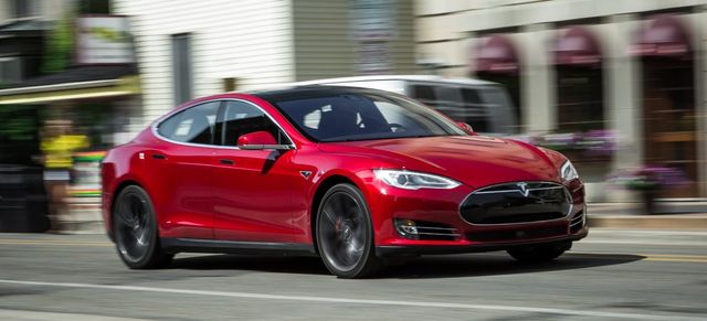Tesla Model S - фото 246077