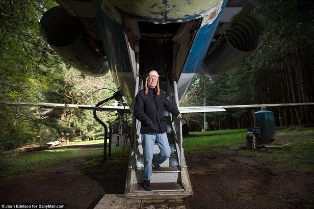Американець перетворив старий літак на ідеальне житло- фото 249561