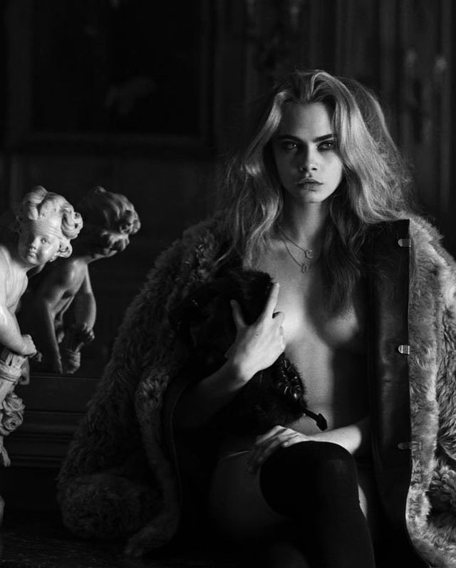 Делевінь шокувала фанатів зухвалою фотосесією - фото 250199