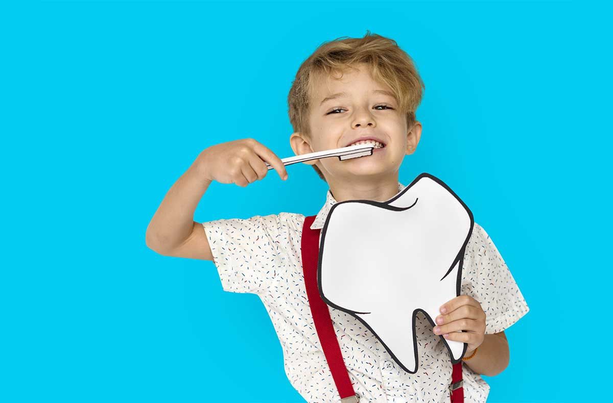 Завжди під рукою: 5 продуктів, які можуть замінити зубну пасту