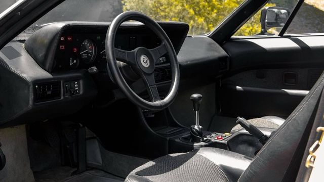 Рідкісний спорткар BMW M1 виставили на продаж - фото 248257