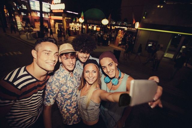 Спалах для селфі - фото 246882