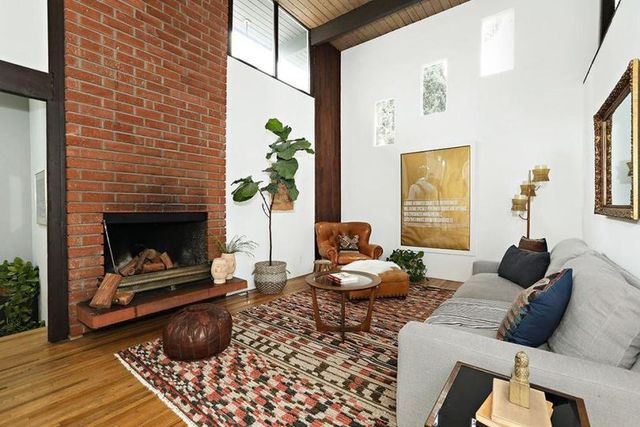 Емілі Ратажковскі придбала будинок в престижному районі Лос-Анджелеса - фото 246650