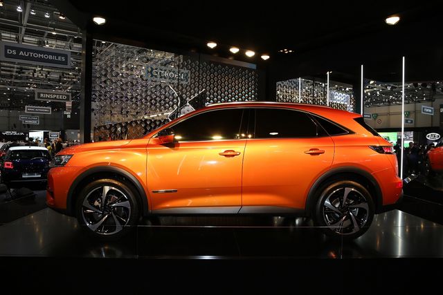 Французи готують новий електромобіль - фото 250593