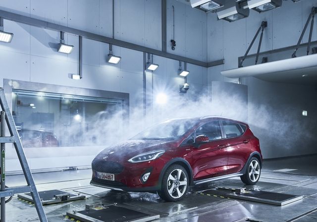 Для тестування автомобілів Ford побудував 'Фабрику погоди' - фото 248789