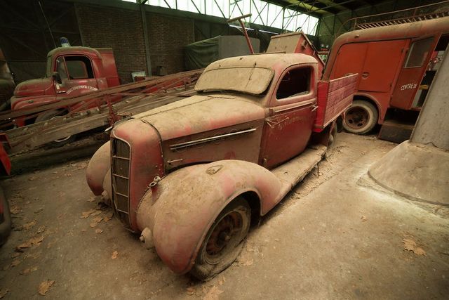 Кладовище пожежних вантажівок у Франції - фото 246216