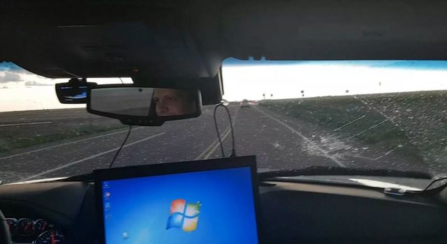 У США туристи влаштували сафарі на торнадо - фото 250415