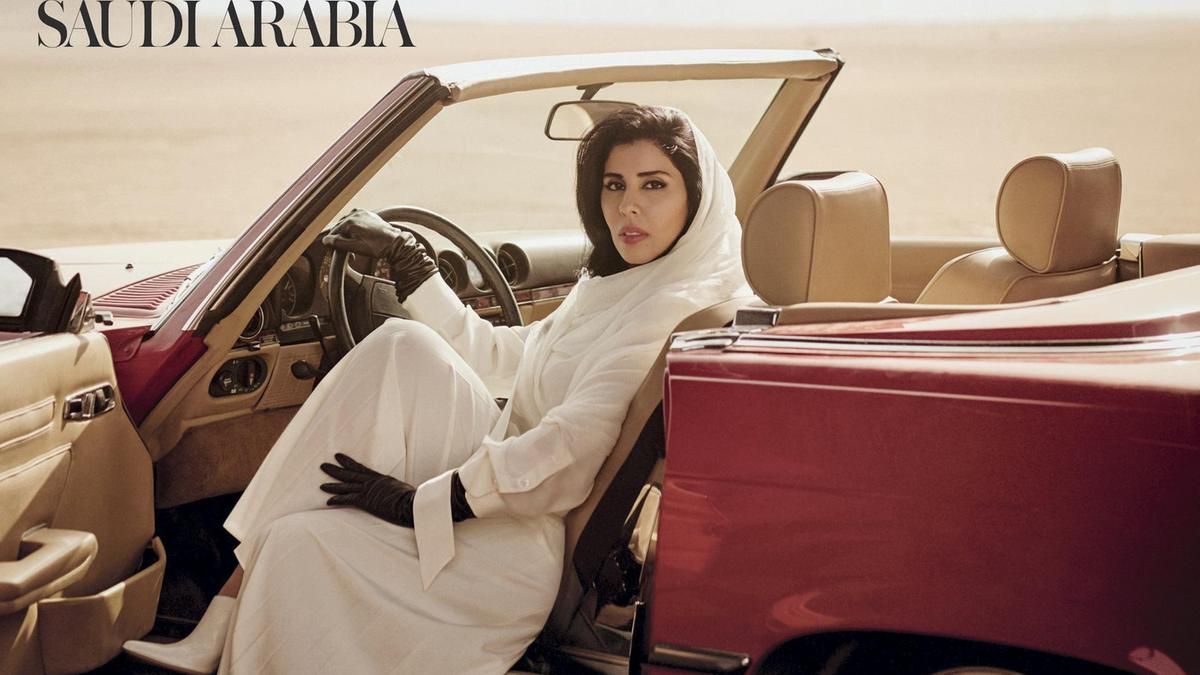 Принцеса Саудівської Аравії сіла за кермо для обкладинки Vogue Arabia