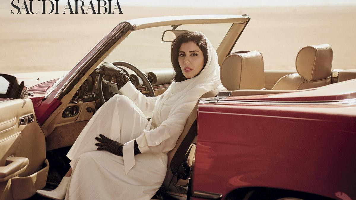 Принцеса Саудівської Аравії сіла за кермо для обкладинки Vogue Arabia - фото 1