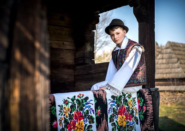 Фотограф 10 років мандрував Румунією: казкові кадри - фото 247875