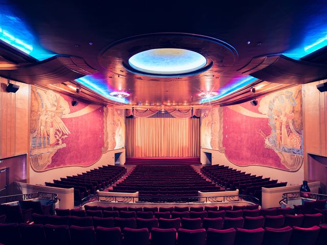 Як виглядають найнезвичайніші кінотеатри у світі- фото 246177