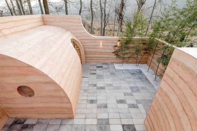 У Китаї звели сучасний печерний будиночок- фото 247503