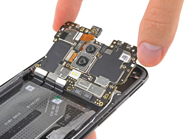OnePlus 6 розібрали, і ось що виявили - фото 249847