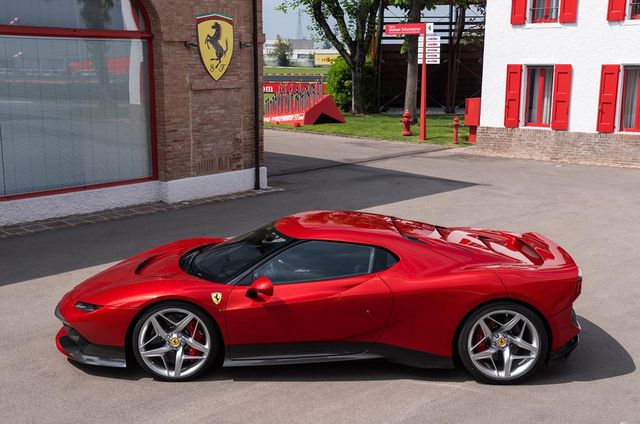 Ferrari створила для 'відданого клієнта' унікальний суперкар - фото 249791