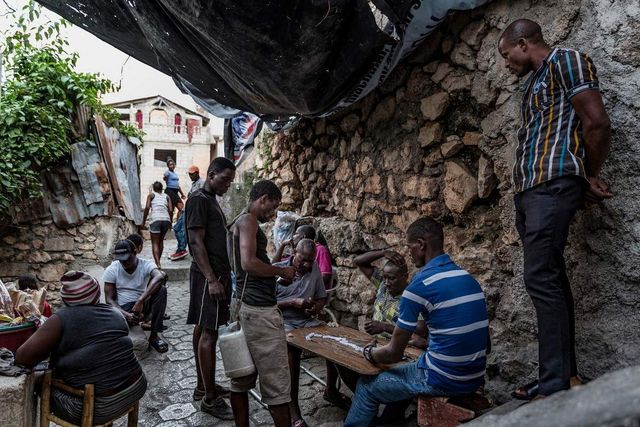 Як виглядає повсякденне життя у нетрях Гаїті- фото 248113