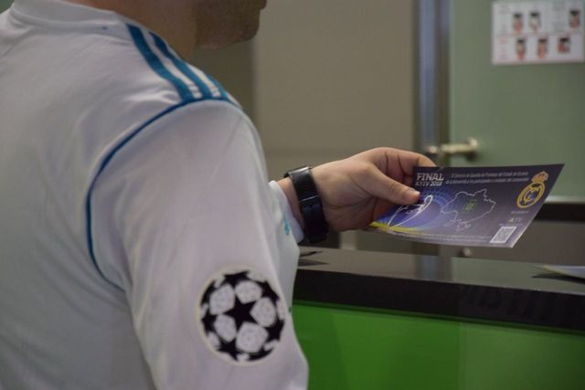 Ліга Чемпіонів: скільки вболівальників уже прибули до України - фото 250395