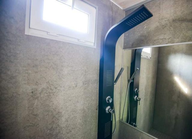 Цей чоловік звів комфортний будинок всього за два дні - фото 244501