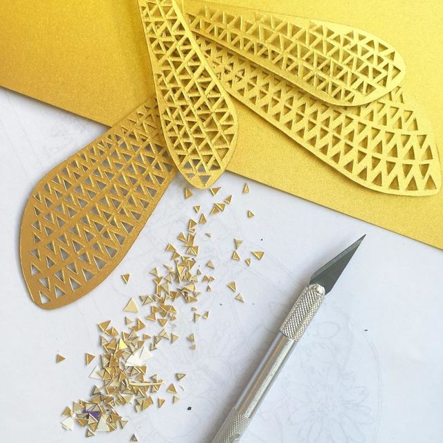 Художниця створює неймовірні скульптури з паперу - фото 246502