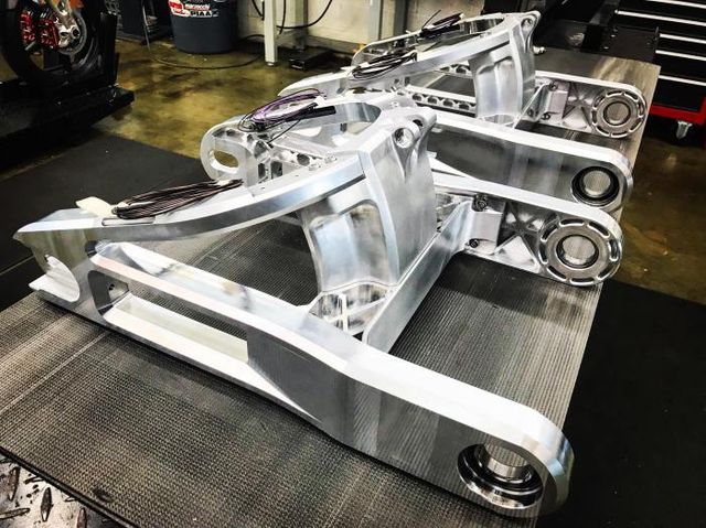 Компанія Curtiss Motorcycles представила електричний мотоцикл Zeus - фото 247322