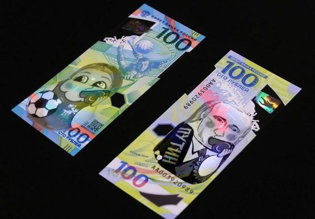 Сувенір до ЧС-2018 у Росії викликав хвилю фотожаб - фото 249472