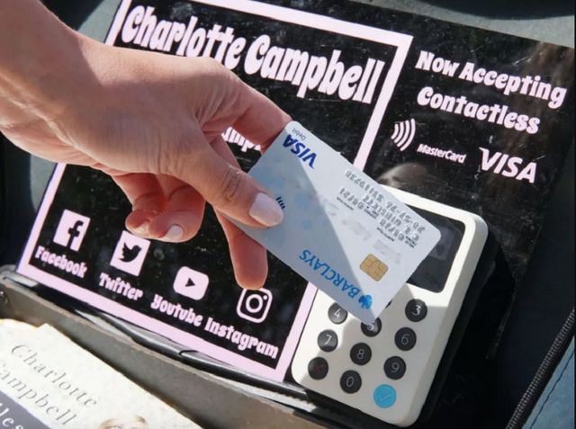 Вуличним музикантам в Лондоні тепер можна платити через термінал - фото 250850