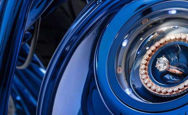 Цей мотоцикл коштує майже два мільйони доларів- фото 248526