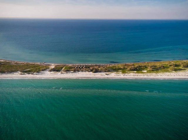 Так виглядає найбільший безлюдний острів України- фото 251028