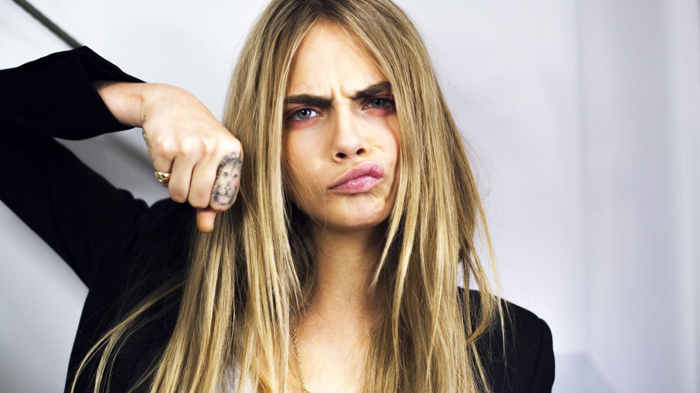 Кара Делевінь в пікантному образі прикрасила обкладинку культового глянцю