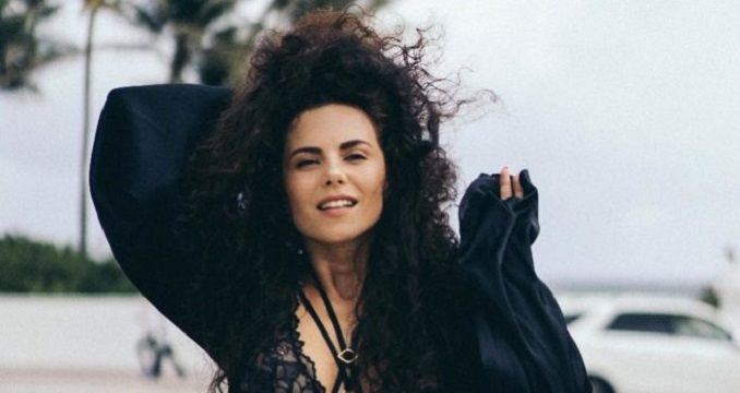 Настя Каменських показала стильний повсякденний образ