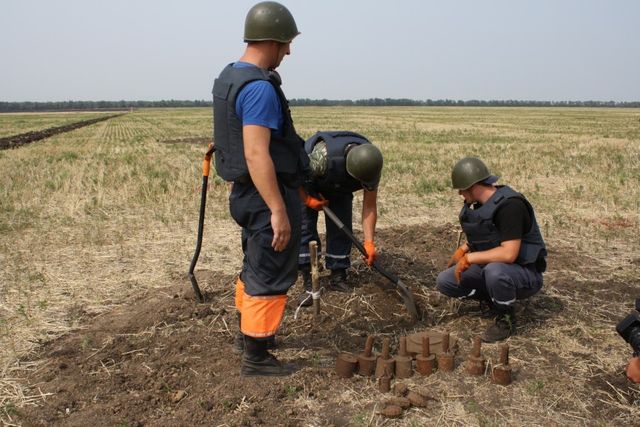 Як поводитись з вибухонебезпечними і невідомими предметами: поради ДСНС - фото 246932