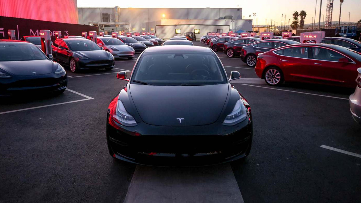 Tesla зазнала рекордних збитків - фото 1