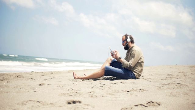 Науковці розповіли, де потрібно жити, щоб бути щасливими - фото 248060