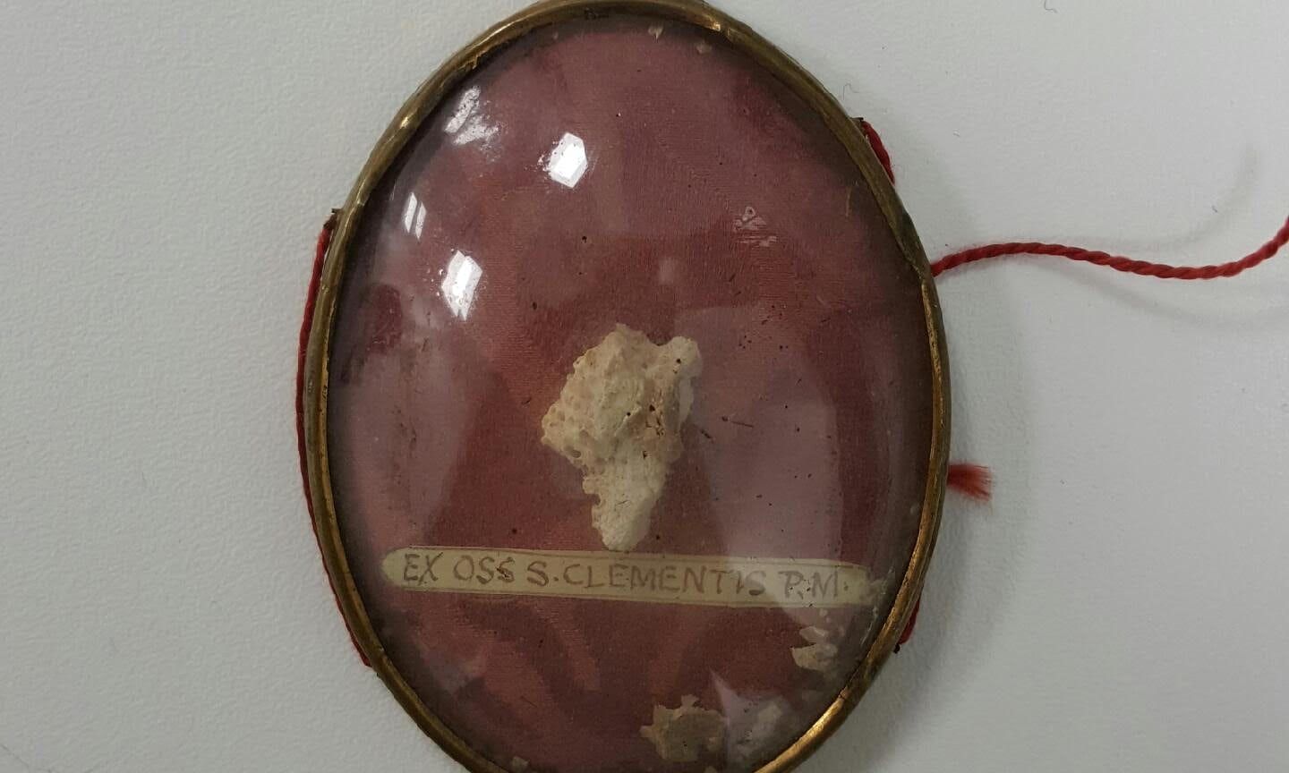 У лондонському смітті знайшли мощі Папи Римського