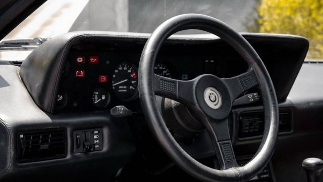 Рідкісний спорткар BMW M1 виставили на продаж - фото 248254