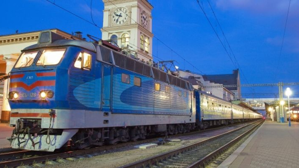 У поїздах Укрзалізниці подорожчають чай і мінеральна вода - фото 1