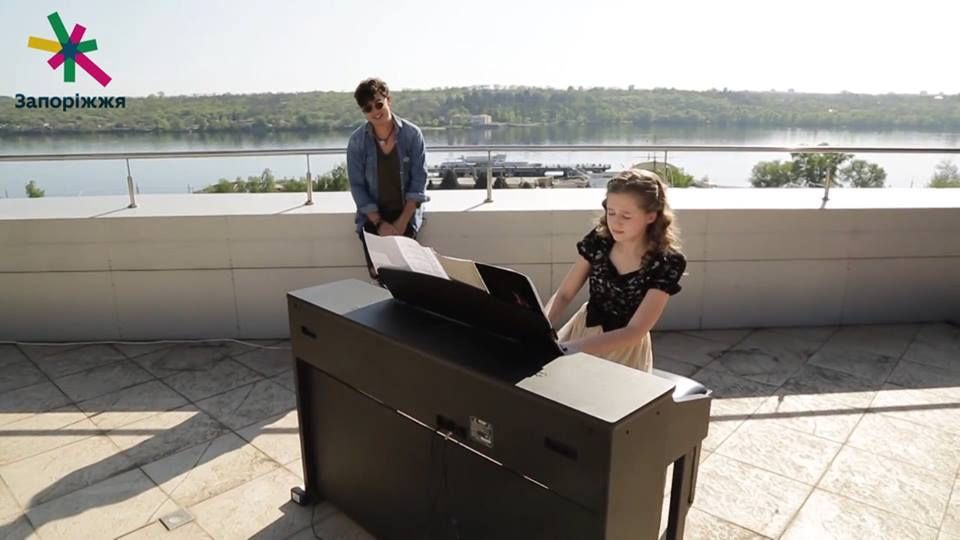 PianoБой та піаністка Зоріна Бірюкова зіграли дуетом у Запоріжжі! - фото 1
