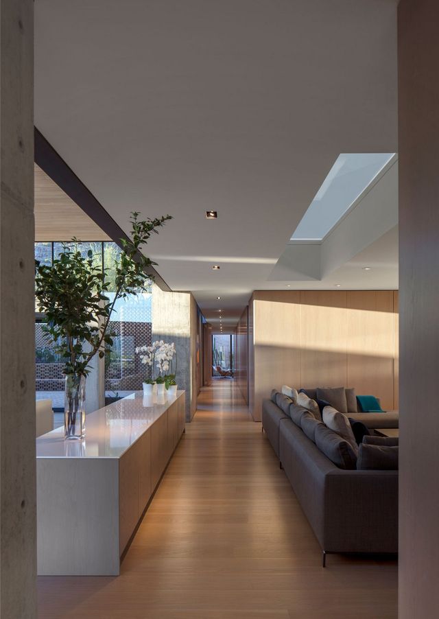 Посеред пустелі у США збудували розкішну віллу - фото 251043