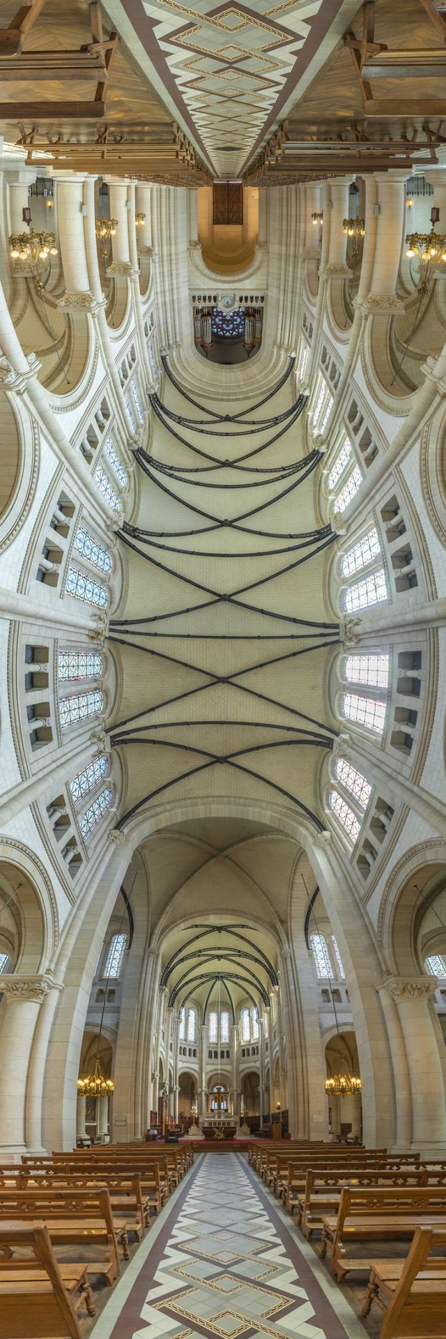 Храми Парижа у вертикальній панорамі - фото 247851