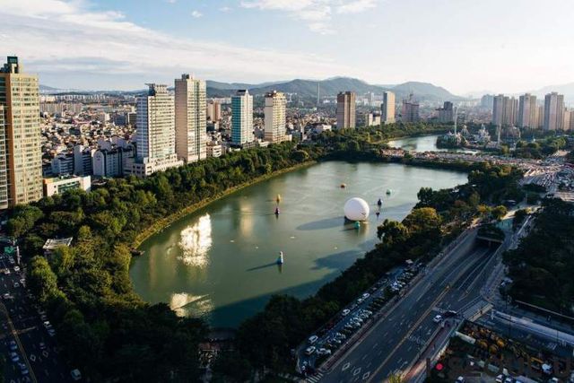 Як виглядає найщасливіше місто на планеті- фото 247730