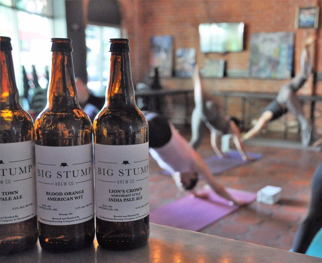 BeerYoga: новий тренд, що поєднує приємне з корисним - фото 1