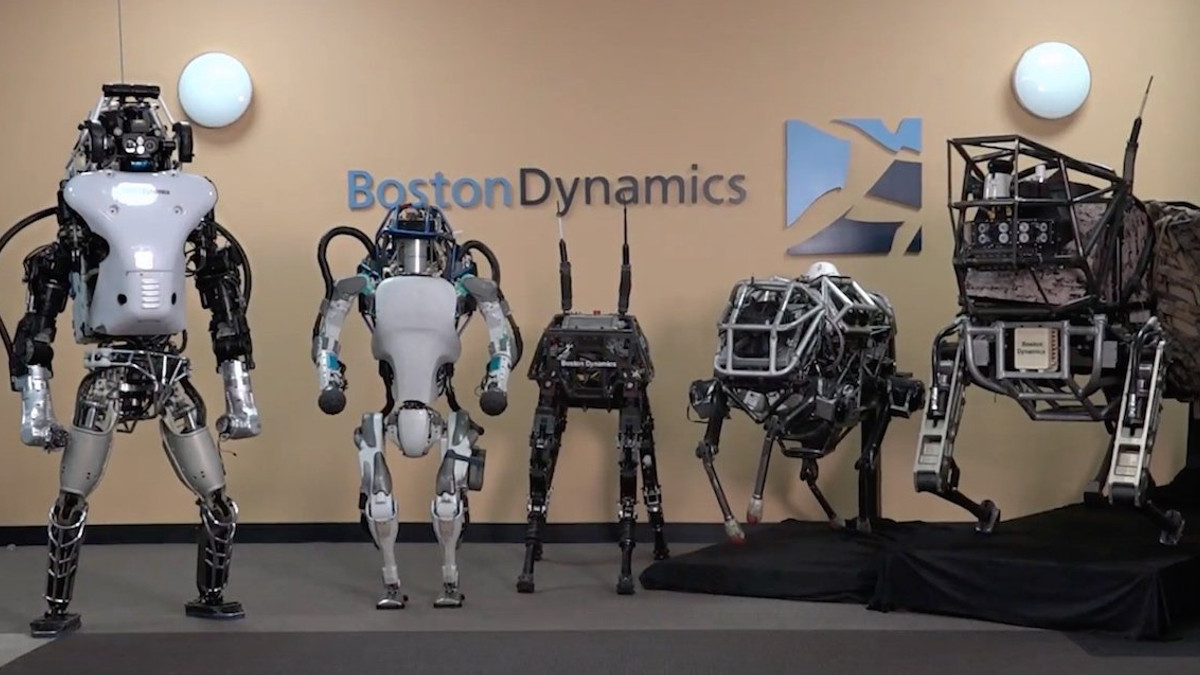 Boston Dynamics показали на відео роботів, які гуляють - фото 1