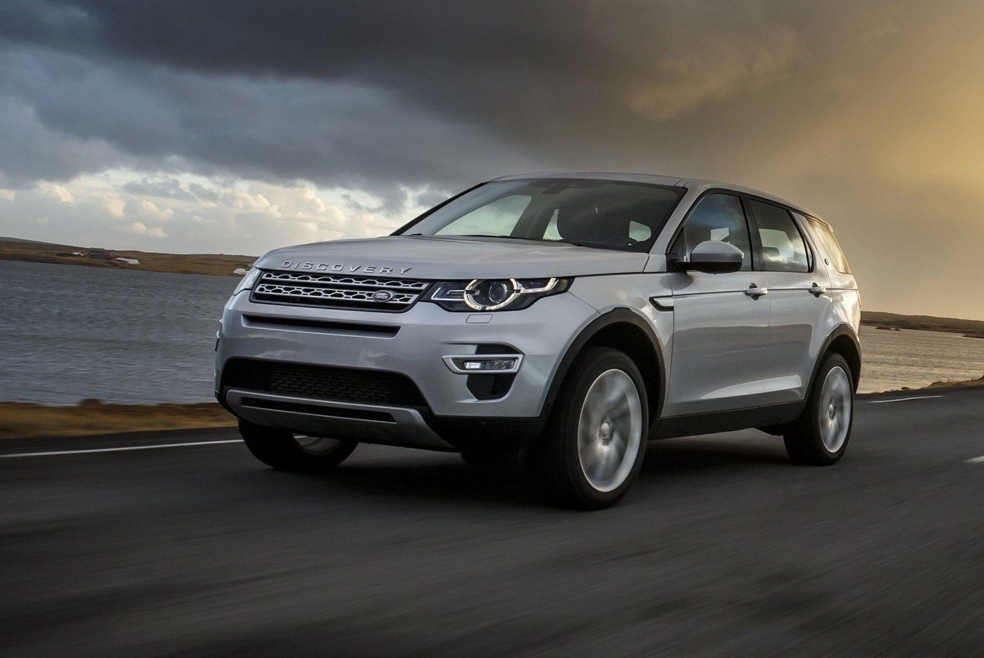 Land Rover навчиться їздити бездоріжжям без водія