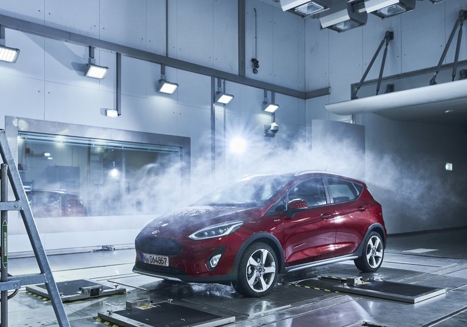 Для тестування автомобілів Ford побудував "Фабрику погоди"